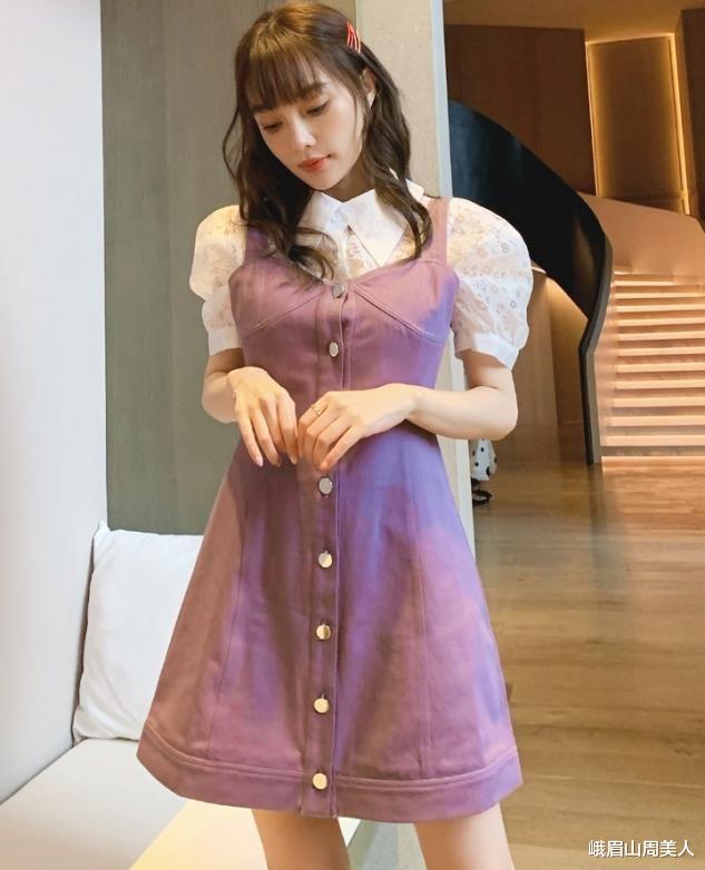 峨眉山周美人|李小璐最新机场照很有女团味，穿吊带故意扒掉外套秀香肩，真性感