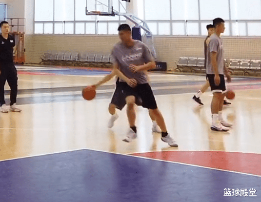 湯杰|廣東內(nèi)部訓(xùn)練曝光！湯杰持球能力提升，趙錦洋對抗提升，期待驚喜