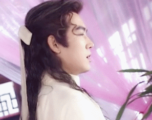 桃花马上石榴裙|“古装男神”变“女装大佬”？22年间，他经历了什么？