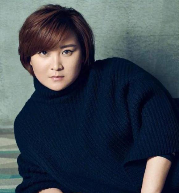 贾玲|贾玲姐姐贾丹：妈妈去世后，她供养贾玲9年，贾玲为她买房买车