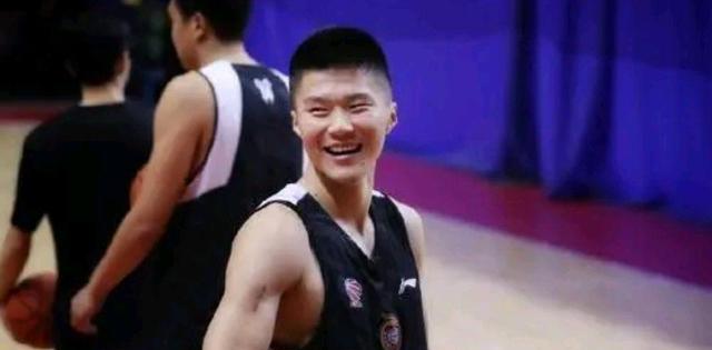 山东男篮|山东又一前锋迷失自我！巩晓彬因他舍弃国青得分王，如今成为鸡肋