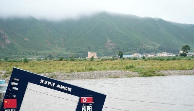 阿毛集结站 吉林延边隔江看朝鲜，有高楼也有农村矮房，带着浓浓的田园风情