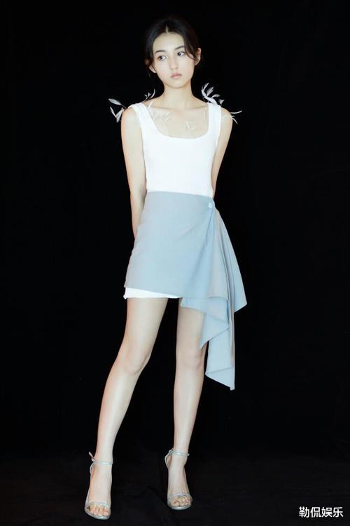 陈伟霆|张子枫否认黄磊不正当关系,对造谣者绝不姑息,月底还有两波大瓜