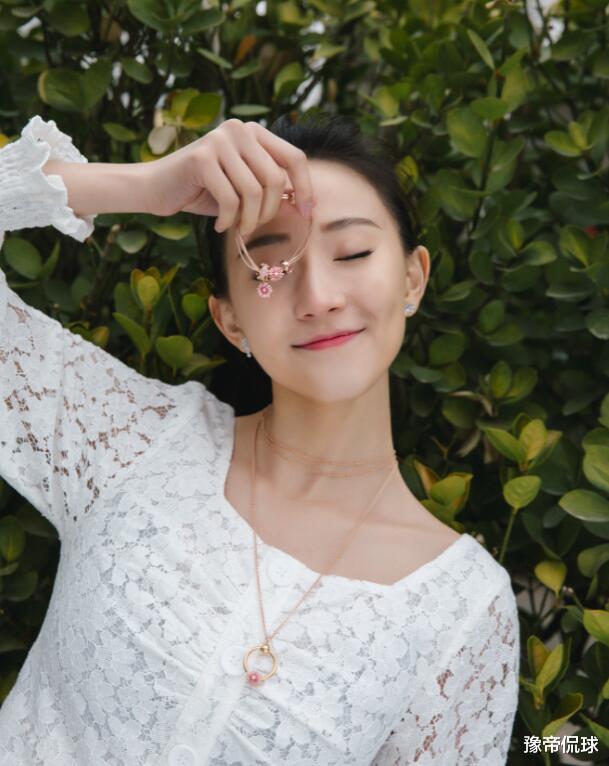 张豆豆|体操女神张豆豆因挺胸照走红！秀高难度一字马，拒进娱乐圈考北体