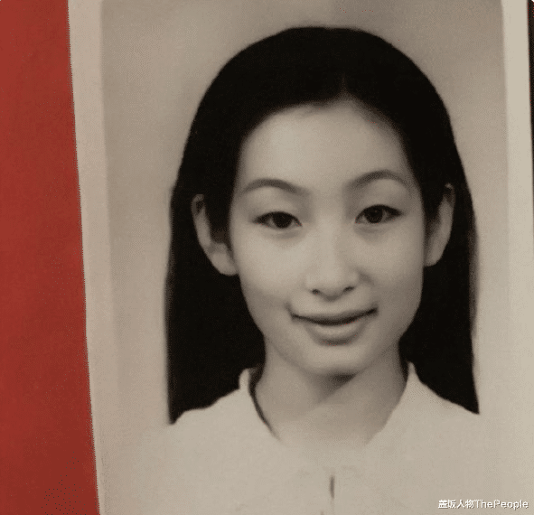 闫妮|女星割双眼皮如跨分水岭，没整好变“悲伤蛙”，成功则变气质美女