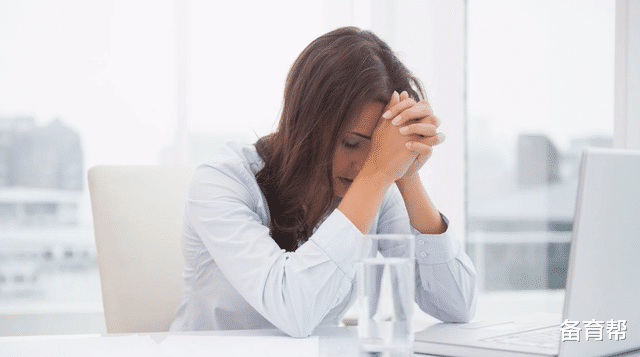 备育帮|来大姨妈前情绪低落想哭，是正常的吗？什么原因造成的？
