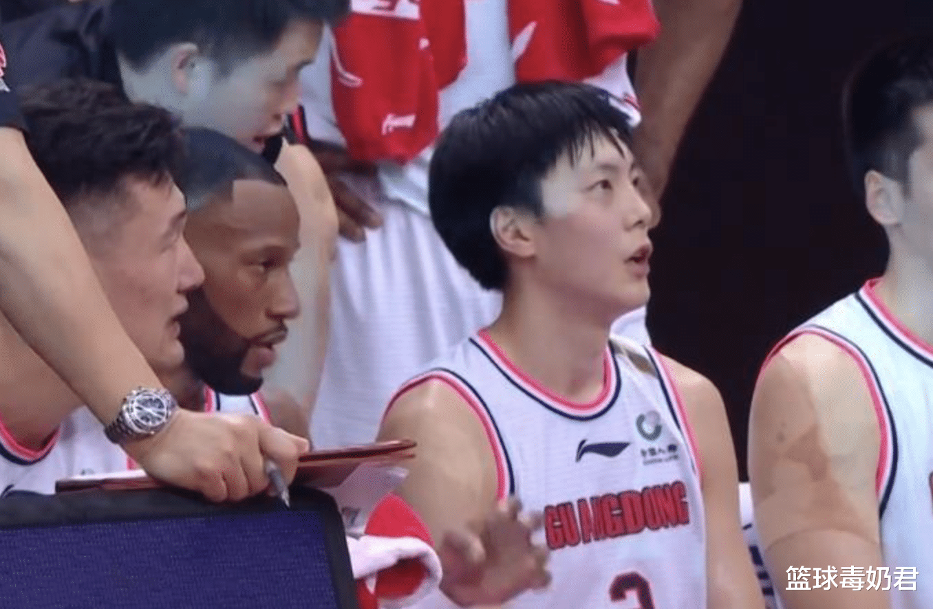 广东男篮|应该重罚！CBA决赛首轮，郭艾伦下黑手，广东球迷怒了