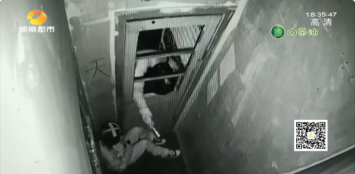 芒果都市 惊悚追逐加电击！长沙两女孩密室逃脱被电击引热议…