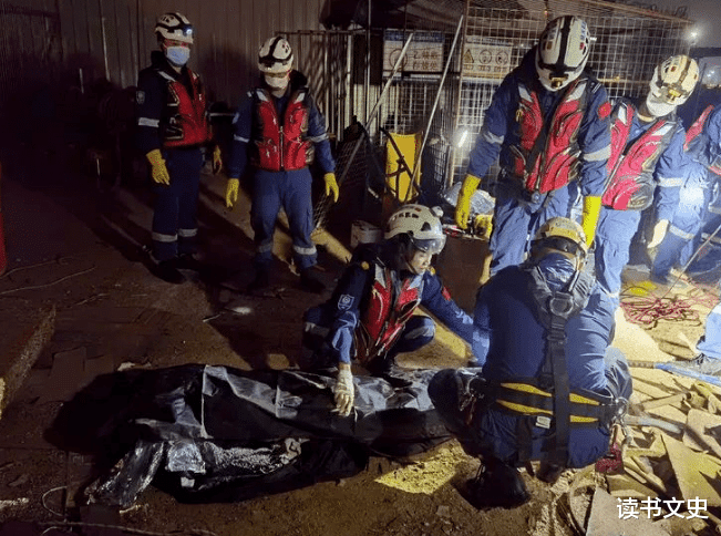 读书文史 厦门90后男子因网恋纠纷跳桥身亡，留下三个年幼孩子，你怎么看待这件事？