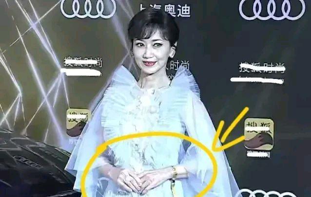 赵雅芝|三年前和70岁老人同款像奶奶孙女，今一组生图暴露赵雅芝真实状态