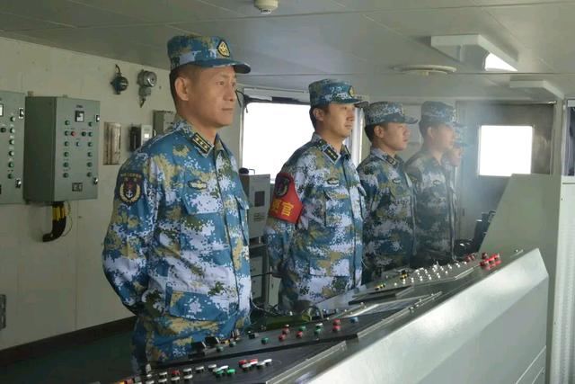 周扬青|《战狼》:舰长是正军级少将,有没有问题?辽宁舰舰长也不过是大校