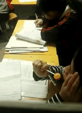 装修的时候做了个榻榻米，两年不到成这样子了，又要花钱了