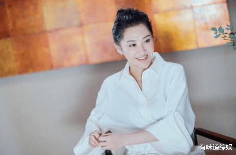 许晴|52岁许晴仍单身，被记者刁难问生理需求时，她7字回答堪称教科书