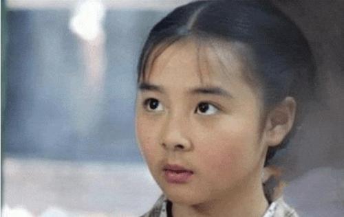 关晓彤|她是跟关晓彤同期的“国民闺女”，但如今资源跟不上的她已陷入无戏可拍的境地