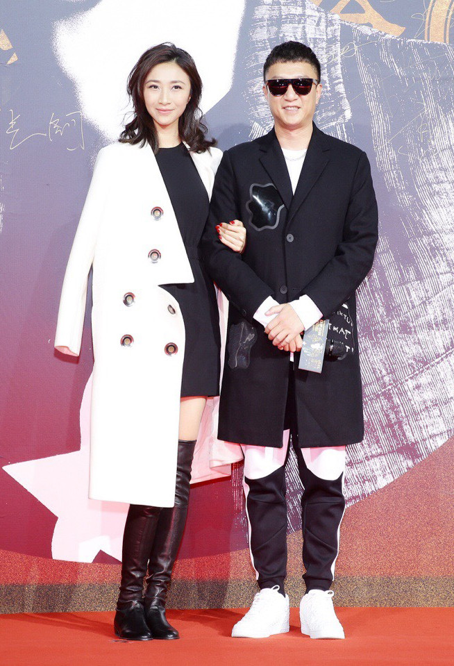 闲鱼有话说|孙红雷眼光真毒,小14岁老婆穿阔腿裤还有超模腿,177身高太惹眼