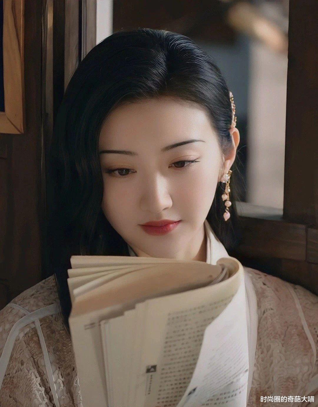 景甜|景甜新妆美出新高度，不见土气贵气逼人，不愧是人间富贵花的典型