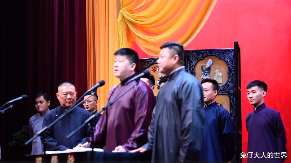 张鹤伦|张鹤伦晒后台合影照，六队三对搭档登上相声春晚，真给小白长脸