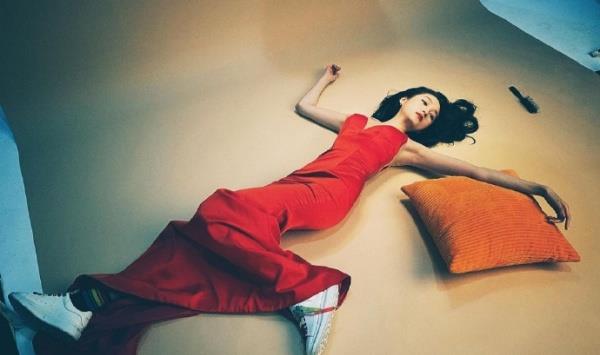 景甜|为何女星不敢与景甜合照?当她与关晓彤同穿紧身裤,看到腿我懂了