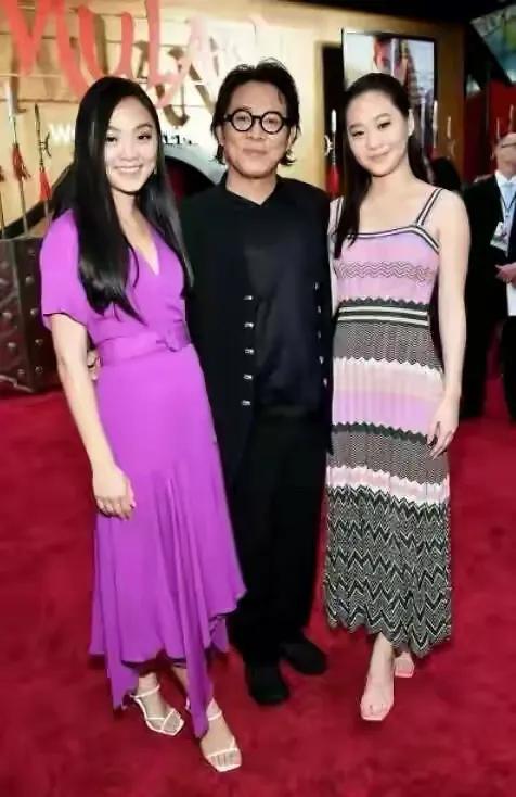 加菲猫说时尚|李连杰与前妻女儿曝光！目测1米8长腿抢镜，颜值被赞比利智女儿美