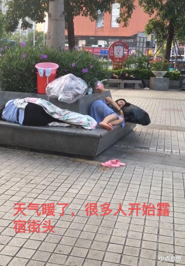 深圳市|实拍妇女节流浪在深圳街头的失败女子：宁可露宿街头，也不回家乡