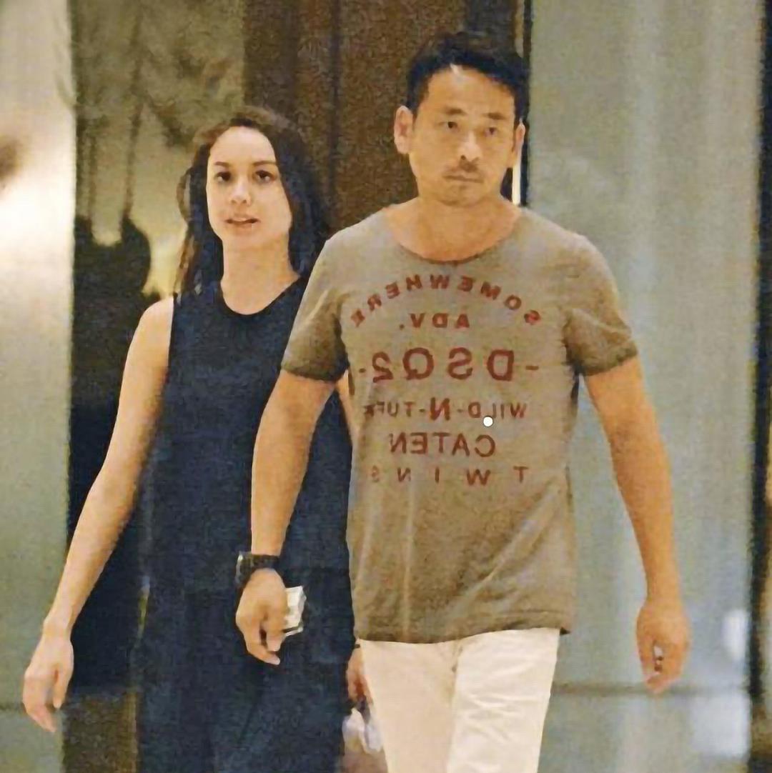 错位|洗米华的错位人生：所谓的年轻有为，不过是被人唾弃的小丑罢了