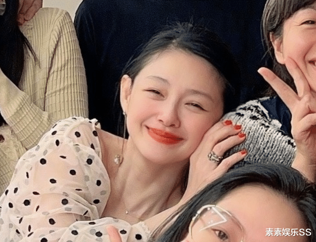 桑兰|汪小菲现身三亚度假，身边还有女性友人陪伴，离开大S变自由