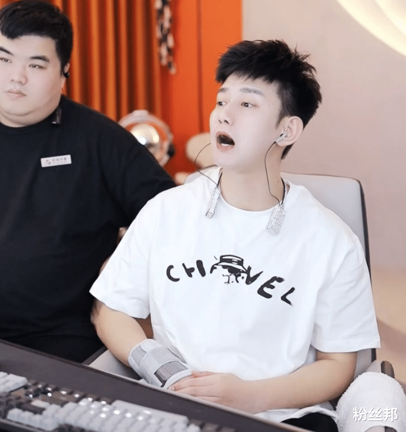 阿哲|虎牙蓝衫哥豪刷20万，阿哲怒斥骂我就得还嘴，玩“双标”玩不过我