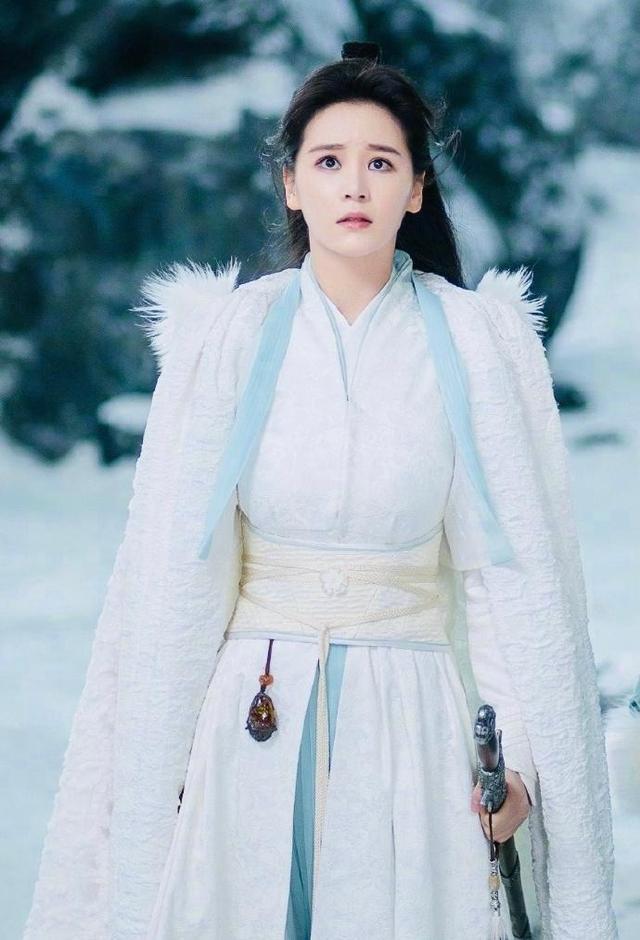 周芷若|《倚天屠龙记2》定妆照出炉，三大女主角同框，周芷若扮相一言难尽