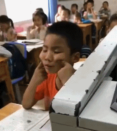 咸蛋的小姐 为啥女生可以这样蹲，男生却不行？哈哈哈哈哈天生的被动技能~