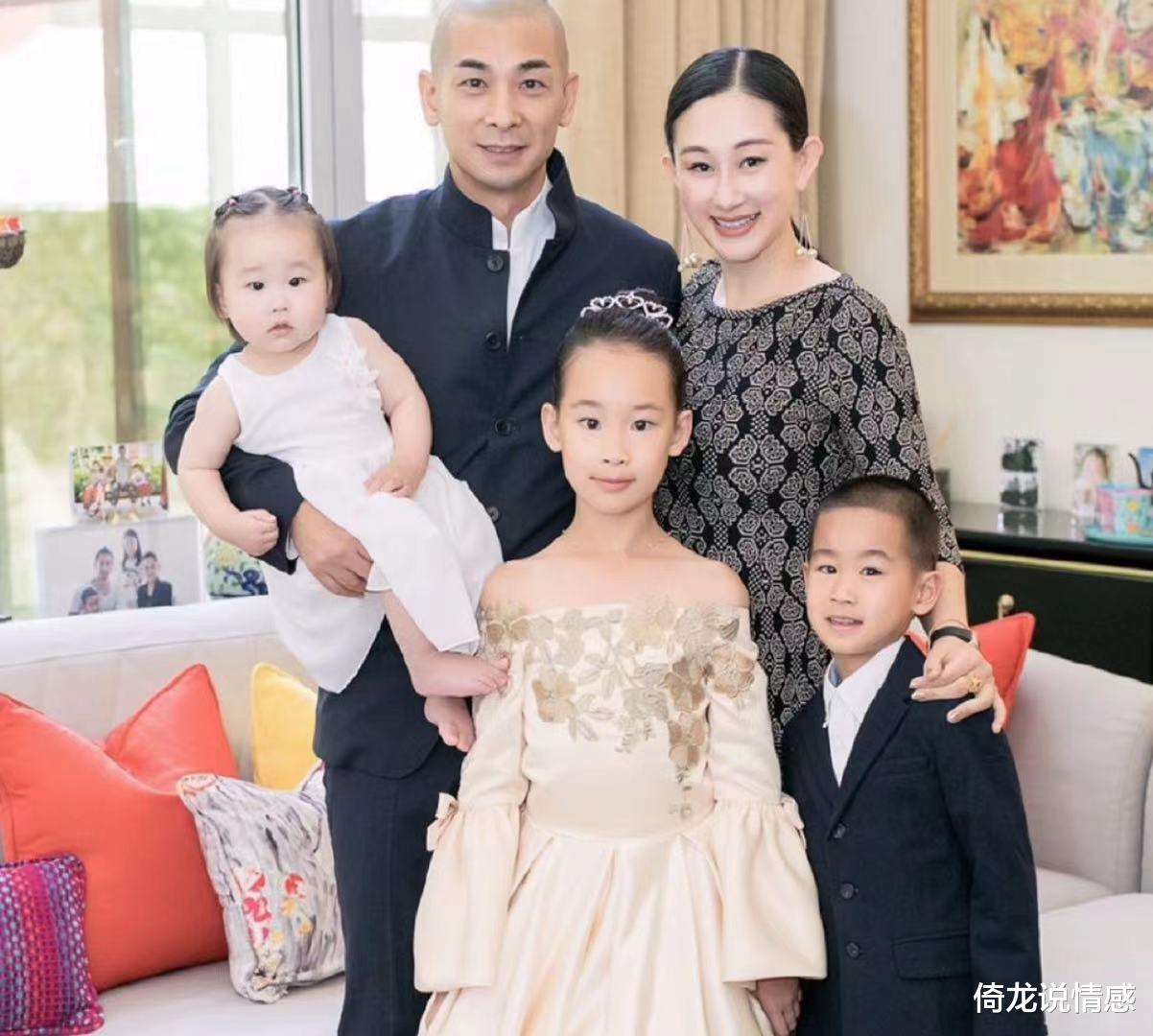 倚龙说情感|赵文卓10岁儿子发型惹争议,后脑勺被剃披哥logo,网友:自愿的?