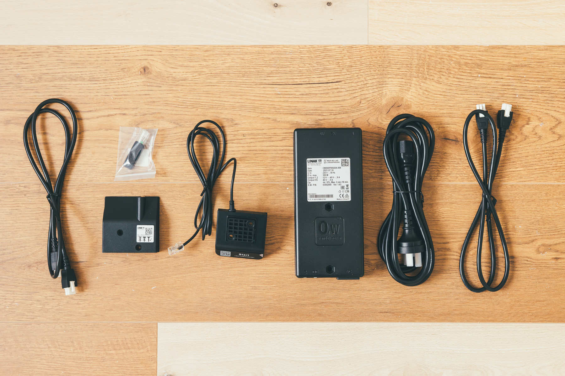 从零开始，打造极简白色系桌面美学工作台，附品质配件指南