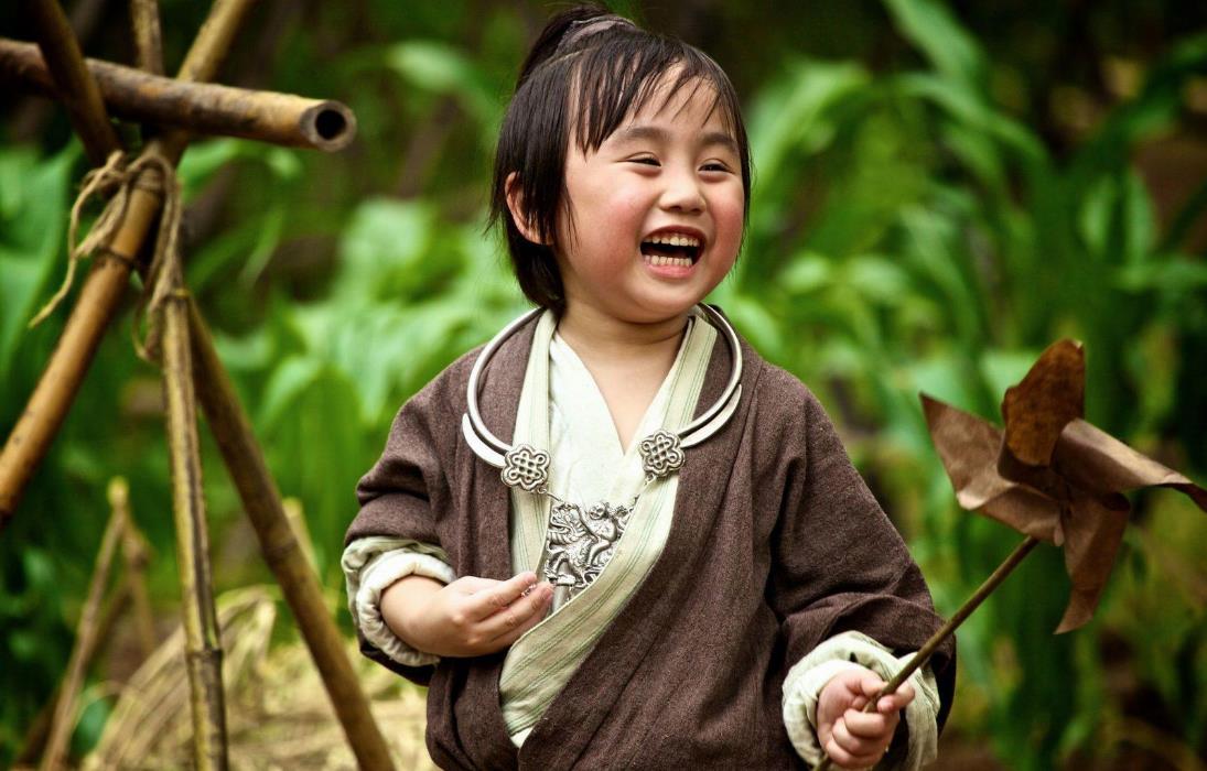 小小彬|2岁出道拍戏，却被父亲当成“摇钱树”，如今患皮肤病却没人管？