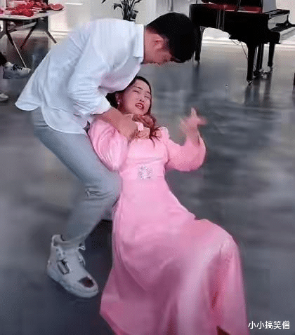 初瑞雪|直播间连踹媳妇5脚，捧红辛巴的初瑞雪终于还是被抛弃了？