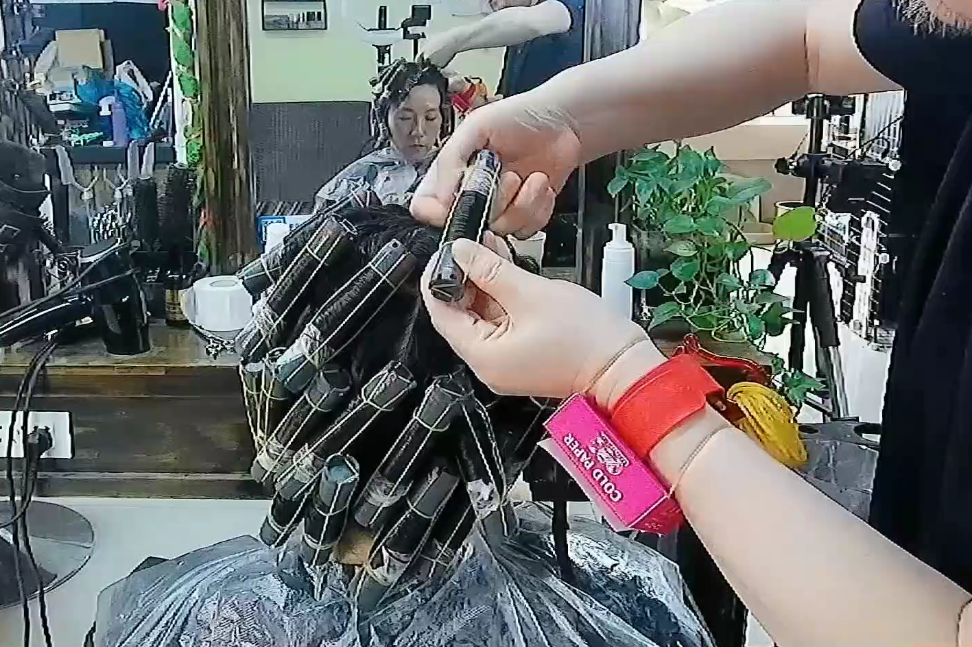 烫发|为啥烫发价格悬殊很大？不是烫发水而是这三点，很多人都理解错了