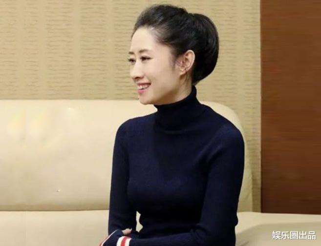 黎姿|黎姿近照曝光，穿白色打底衫身材傲人，长相变化太大引起热议