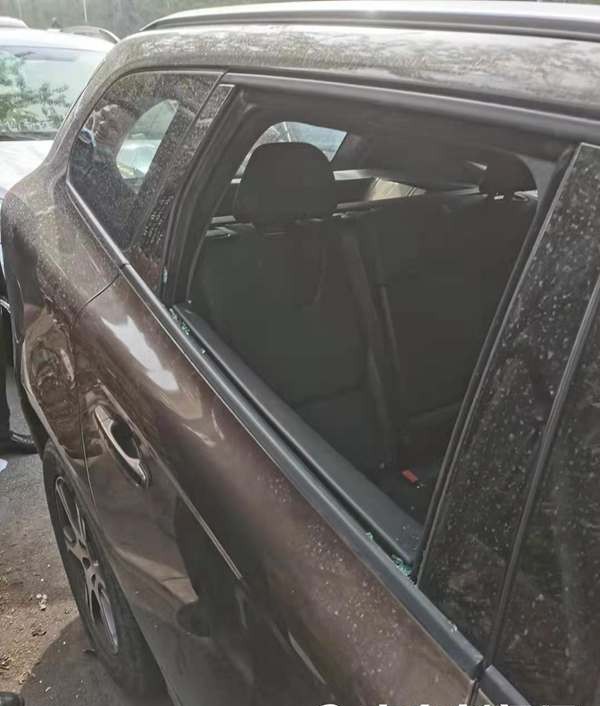 青岛城区事 手法简单粗暴 一男子两个月在青岛砸车窗盗窃30余起