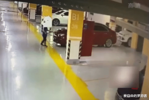 爱自由的梦游者 杭州6岁孩子将奔驰刮花，孩子父亲只动口不动手，拒不赔偿