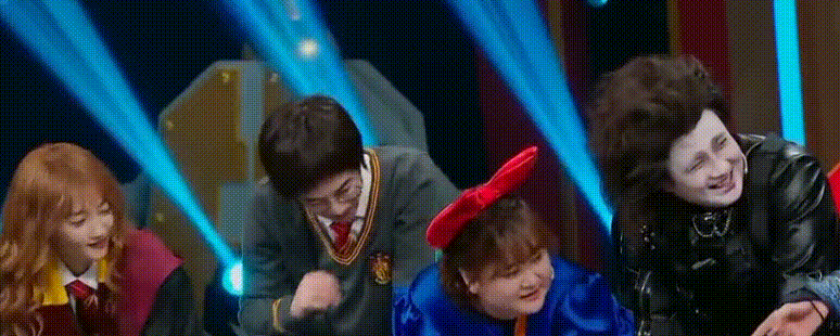 贾玲|《王牌》贾玲状态惹人担忧，在台上直接愣神，笑容勉强不是第一次