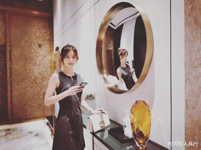 招聘|章泽天近照太成熟认不出！当了老板后累惨了，穿职场风少女感不再