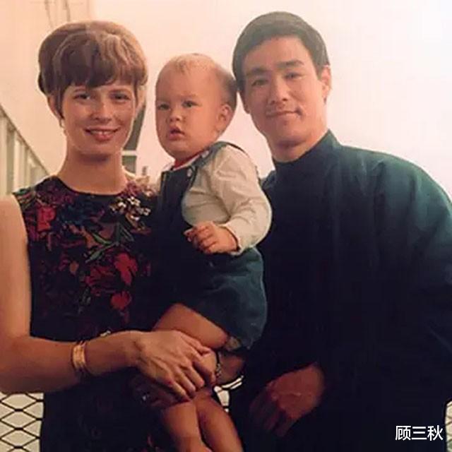 程潇|美国西雅图李小龙的墓地：儿子陪伴在旁边，墓碑前12个字令人沉思