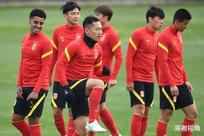 國足|凌晨0點！國足傳來喜訊：世預賽勁敵遭重創，晉級12強賽有戲了
