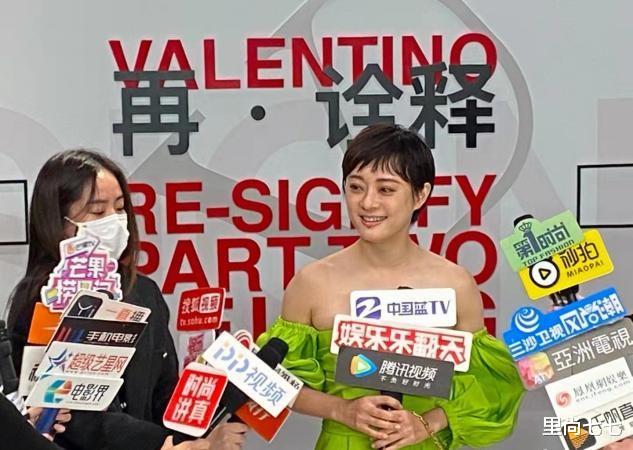 里尚七七 孙俪这身高定真浪费了，肤色暗沉没气色，脖子前倾更是毁了端庄感