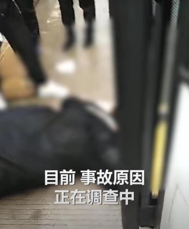 匣子里的鱼 江苏南通：女子突然倒地被公交“意外”碾压，监控记录揪心一幕