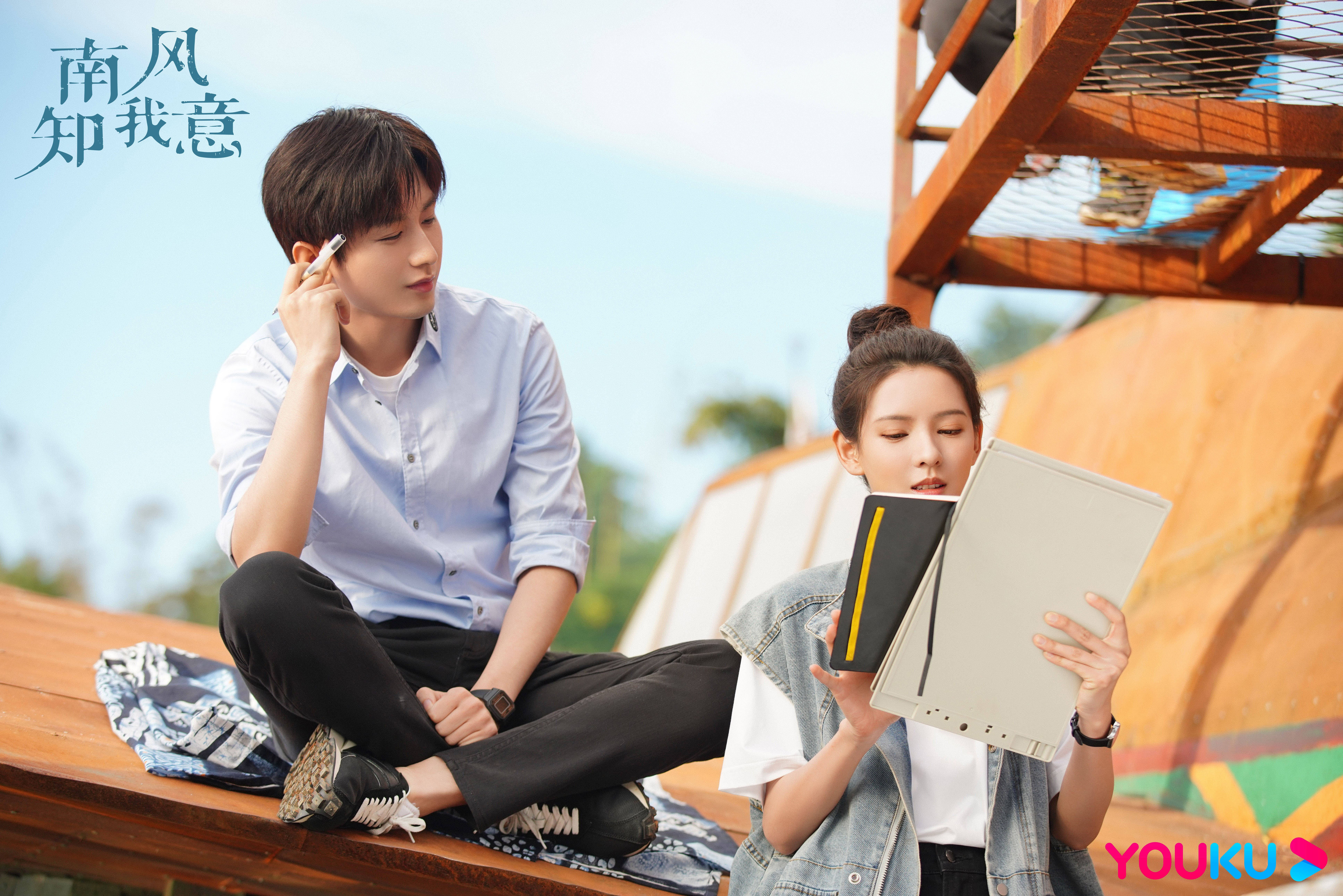 莉莉·柯林斯|欢瑞、嘉行为何偏好“自家艺人CP大乱炖”