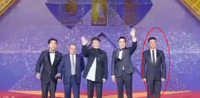 吴京|都说合照要远离吴京!原本以为只是开玩笑的,看到照片后,难怪了