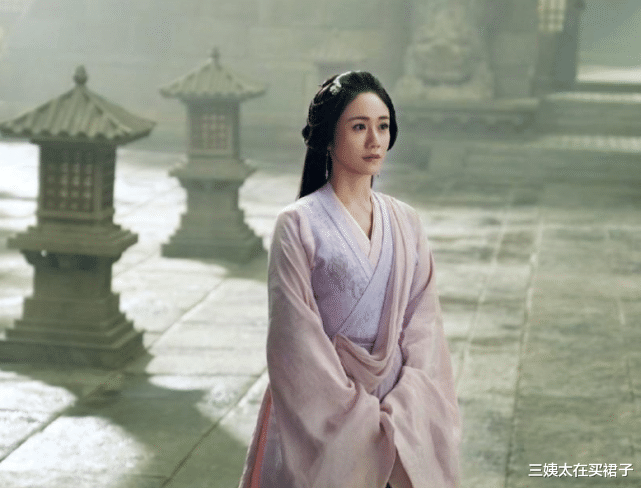三姨太在买裙子|想要成功的女人，都需要从王儇身上，学习这4个特质