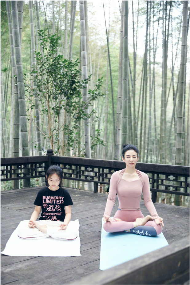 黄奕|黄奕真会养女!带女儿运动健身,8岁女儿自信了像“换脸”大变样