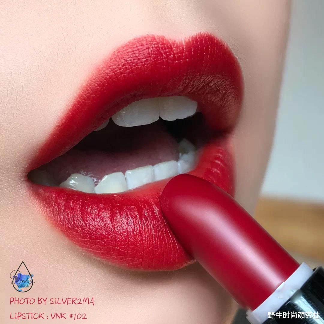 打底裤|女人选口红,别挑过气“姨妈色”,今年最潮的是这5支网红色