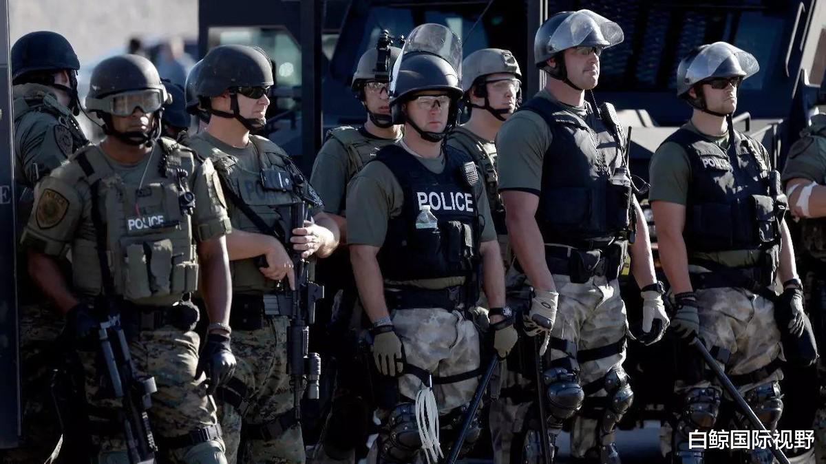 白鲸国际视野 美国警察掀起离职狂潮，犯罪率直线飙升，美媒：付出惨重代价