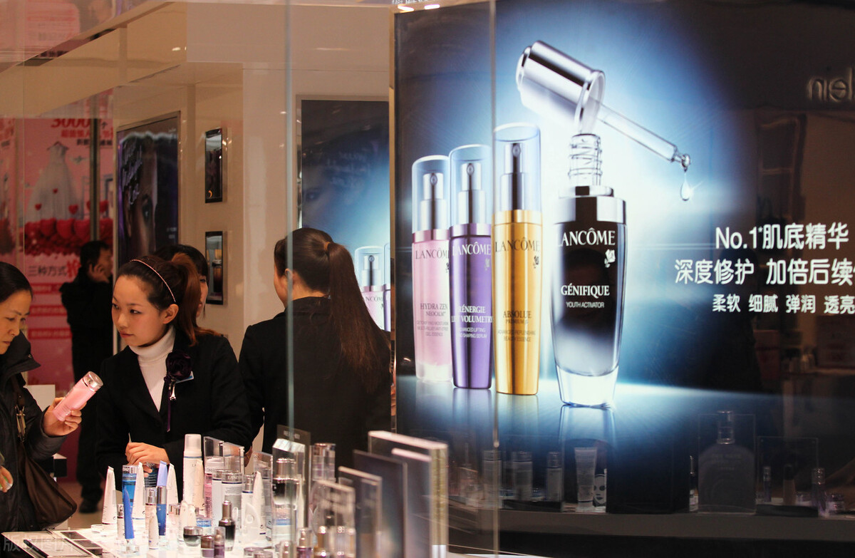 护肤品|建议40女士：护肤品不一定要成套买！这样“混搭”，护肤效果会更好